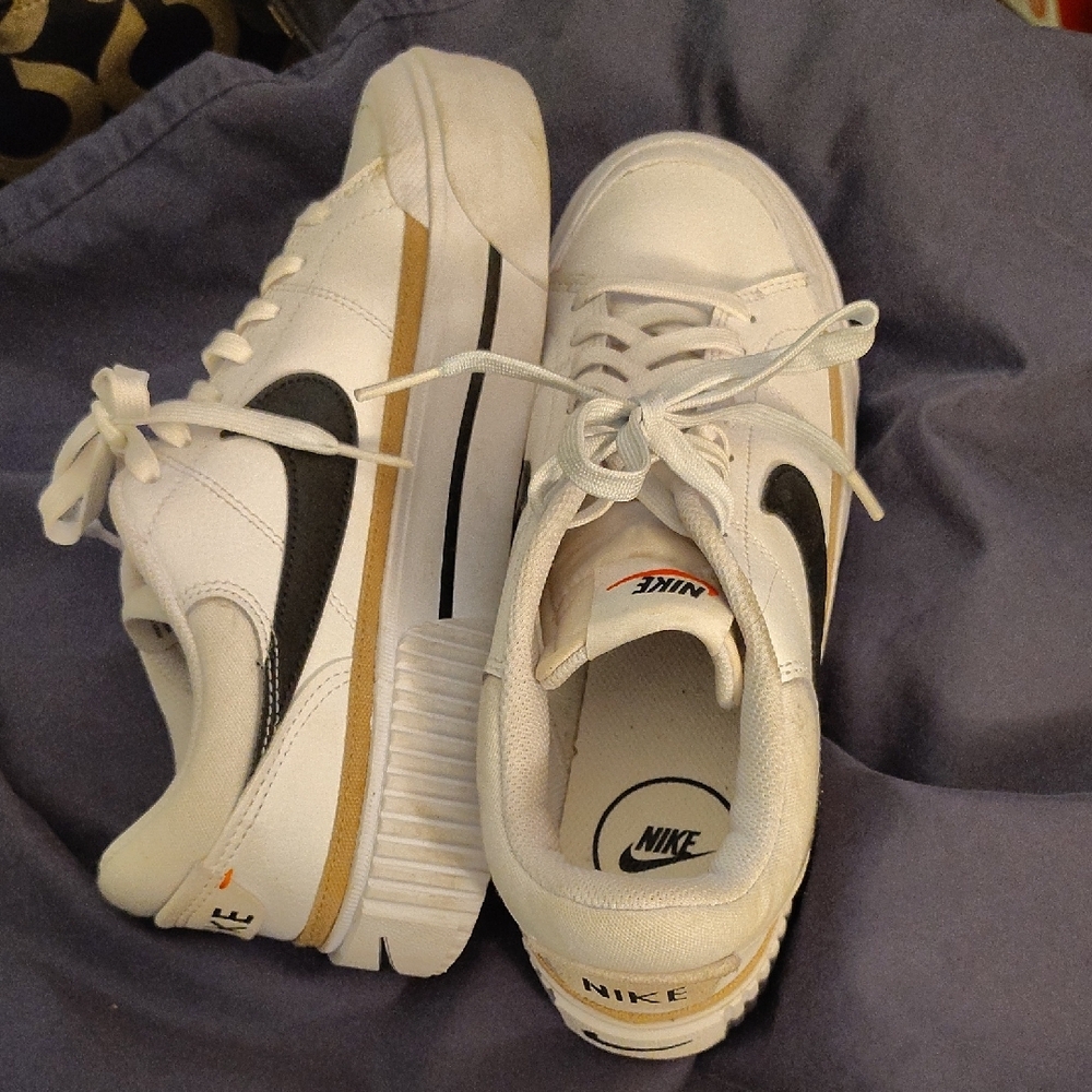 Nike White and Black Women's Sneakers